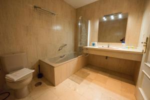 Fotografia z galérie ubytovania Spacious flat with pool in Marbella v Marbelli