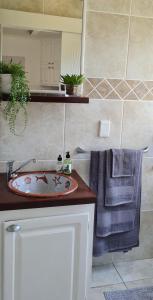 Φωτογραφία από το άλμπουμ του Froggy Farm Self Catering σε Simonʼs Town