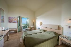 Postel nebo postele na pokoji v ubytování Silva Beach Hotel
