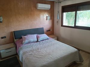 Ein Bett oder Betten in einem Zimmer der Unterkunft Maison entier au centre de fes