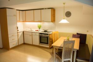 Kuchyňa alebo kuchynka v ubytovaní Ferienhaus Mühlstein