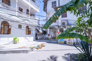 a courtyard in a building with fruit on the ground at Pili Pili Kahawa House in Stone Town