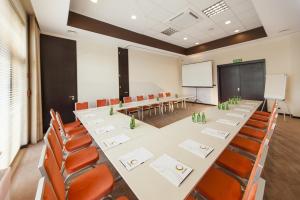 a conference room with a long table and chairs at Hotel Eclipse in Domasław