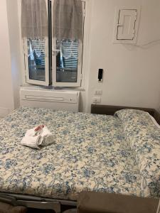 a hospital bed with a towel on it with a window at La Finestra del Pescò in Lerici