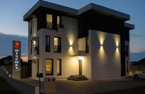 a rendering of a house at night at Hotel Vila Discret in Satu Mare