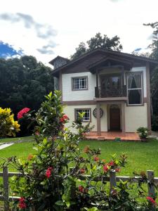 Zahrada ubytování Hacienda Claro de Luna 3 Bedrooms