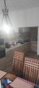 Kuchyň nebo kuchyňský kout v ubytování Montana Luxury Apartment with a View