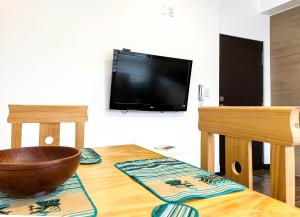 Sky Suites - Stunning Location with a great view of La Paz的电视和/或娱乐中心
