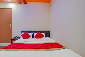 Ένα ή περισσότερα κρεβάτια σε δωμάτιο στο Guru hotel and lodge