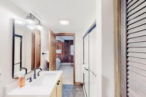 a bathroom with a sink and a shower at Chalet at the Base of Okemo Mountain in Ludlow +18 photos