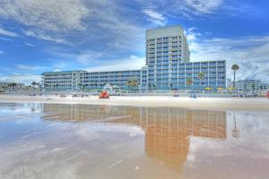 Bazén v ubytovaní Daytona Beach Resort Condos alebo v jeho blízkosti