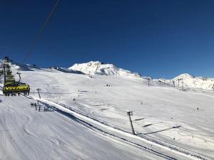 Ferienhaus Zillertal Panorama Blick Balkon Sauna v zimě