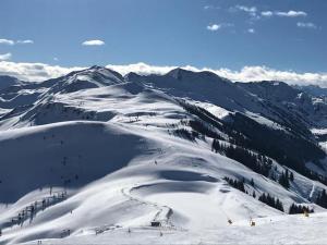 Ferienhaus Zillertal Panorama Blick Balkon Sauna v zimě