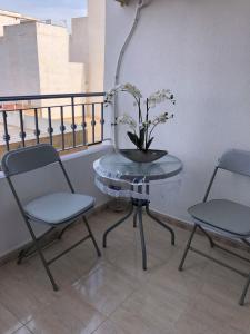 Balkón alebo terasa v ubytovaní Schöne Wohnung mit Pool , Wi-Fi und privat Garage