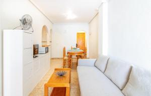 Kuchyňa alebo kuchynka v ubytovaní Stunning Apartment In Torrevieja