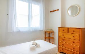 Posteľ alebo postele v izbe v ubytovaní Stunning Apartment In Torrevieja