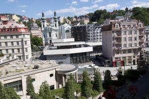 Almennt útsýni yfir borgina Karlovy Vary eða útsýni yfir borgina eins og það er á hótelinu