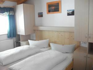Posteľ alebo postele v izbe v ubytovaní Ferienhaus Artho