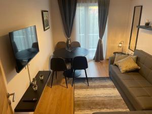 Posedenie v ubytovaní Luxury furnished apartment, near the center Gallery 55