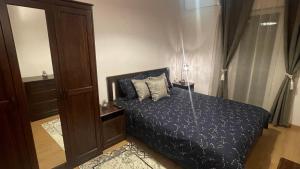 Posteľ alebo postele v izbe v ubytovaní Luxury furnished apartment, near the center Gallery 55