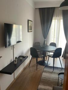 Televízia a/alebo spoločenská miestnosť v ubytovaní Luxury furnished apartment, near the center Gallery 55