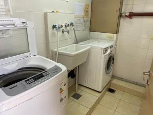 lavadero con lavadora y lavadora en FREIRE SUITES con cochera en Buenos Aires