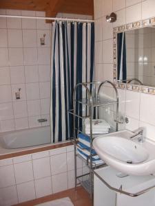 Kúpeľňa v ubytovaní Ferienhaus Artho