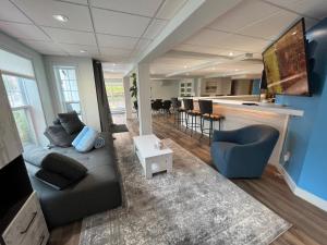 a living room with a couch and a table at Sweet Home des Suites North Hatley in North Hatley