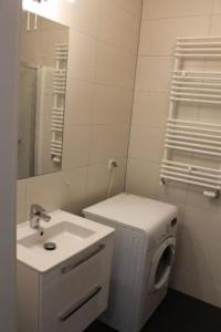 Kúpeľňa v ubytovaní Apartament Vanessa w centrum 600 m od morza