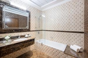 Baðherbergi á La Maison Hotel Doha
