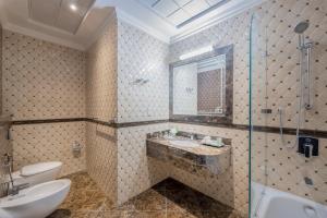 Baðherbergi á La Maison Hotel Doha