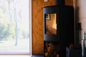 a microwave in a kitchen next to a window at Seagrass on Sunset Bay in Alonnah