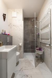Kúpeľňa v ubytovaní Apartament Wenecja Romantyczna - Młyn Maria - Art Apartments