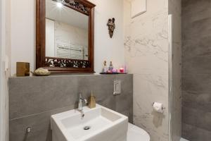 Kúpeľňa v ubytovaní Apartament Wenecja Romantyczna - Młyn Maria - Art Apartments + 14 fotografií