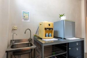 Η κουζίνα ή μικρή κουζίνα στο New Granny Cozy House Georgetown 2-6pax