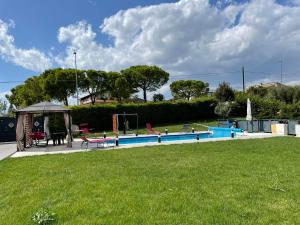 a swimming pool with a gazebo in a yard at Villa Giardino in Roseto degli Abruzzi