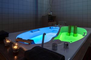 Bazén v ubytovaní Hotel Studanka alebo v jeho blízkosti