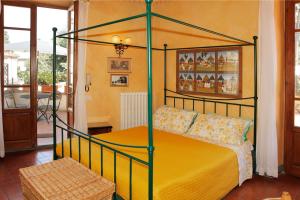 A bed or beds in a room at Poggio Imperiale Apartments