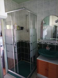 Kúpeľňa v ubytovaní Chambre privée dans chalet au calme