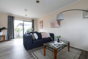 Heart of McKinnon Units by Ready Set Host的休息区