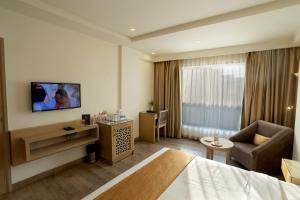 TV a/nebo společenská místnost v ubytování Royale Lalit Hotel Jaipur