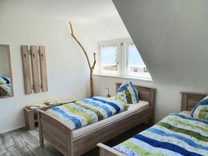 Кровать или кровати в номере Ferienwohnung Schweier - Außerhalb und doch zentral