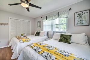 A bed or beds in a room at Crystal River Getaway with Hot Tub and Game Room!