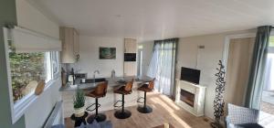 a living room with a table and some chairs at Sfeervolle recreatiewoning in Putten Veluwe in Putten
