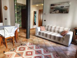 a living room with a couch and a table at Sarika House in Mestre