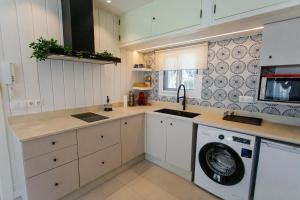 Afbeelding uit fotogalerij van BungaLove in Benalmádena