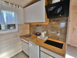 a small kitchen with a sink and a microwave at Year-round cottage for 2 people, Ustronie Morskie in Ustronie Morskie