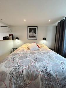 Le Campagnard & Le Maryline # Wifi # Clim # Parking Gratuit # Calme & Nature tesisinde bir odada yatak veya yataklar