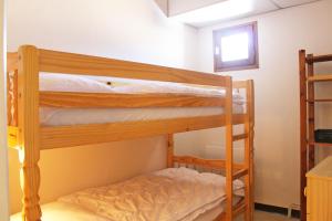 Posteľ alebo postele v izbe v ubytovaní Duplex sur le lac Les Angles 7 personnes