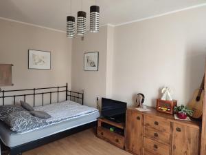 Кровать или кровати в номере Apartament Olivia Centrum z zamknietym parkingiem